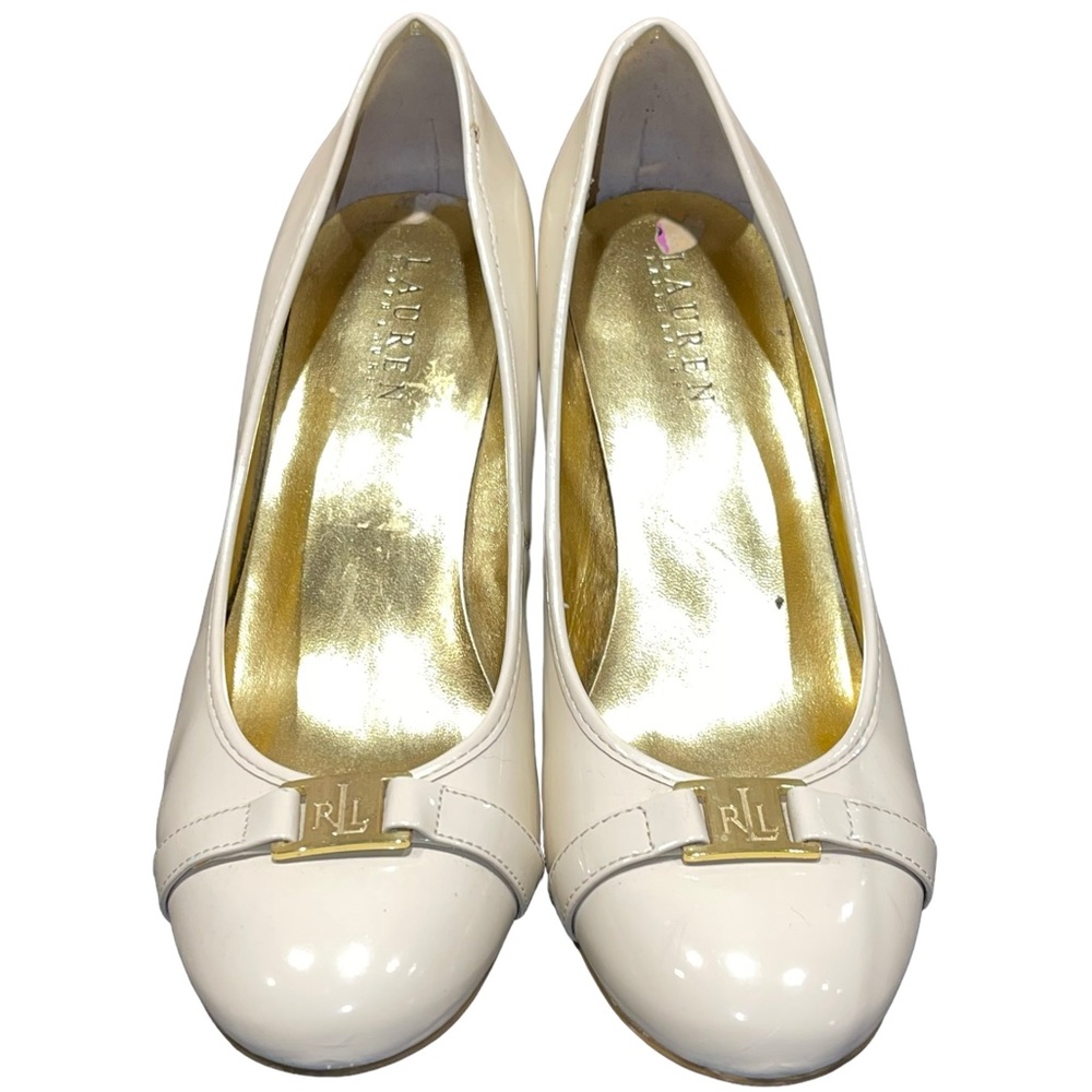Lauren Ralph Lauren Shelbi Ivory Color Patent Leather Heels Gold Logo Charm 8.5B